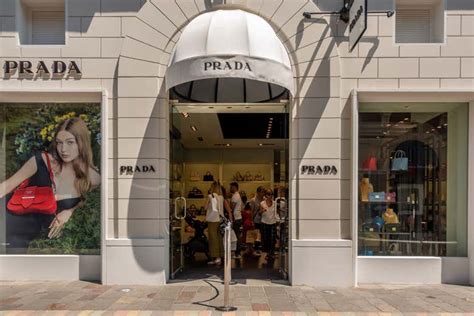 fidenza village negozi prada|prada outlet.